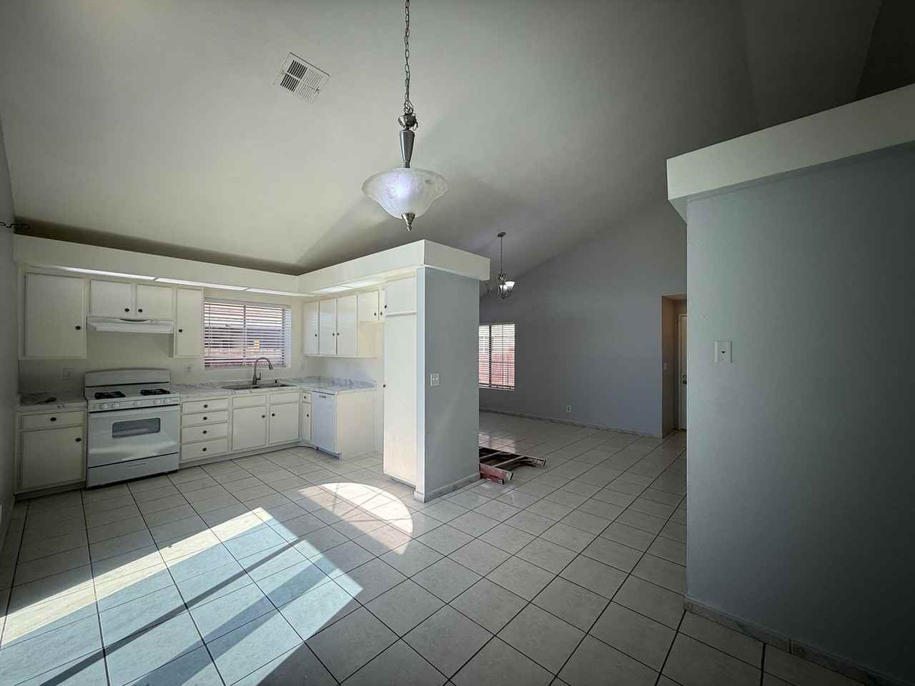 5114 Sunburst Dr - Photo 4 of 16