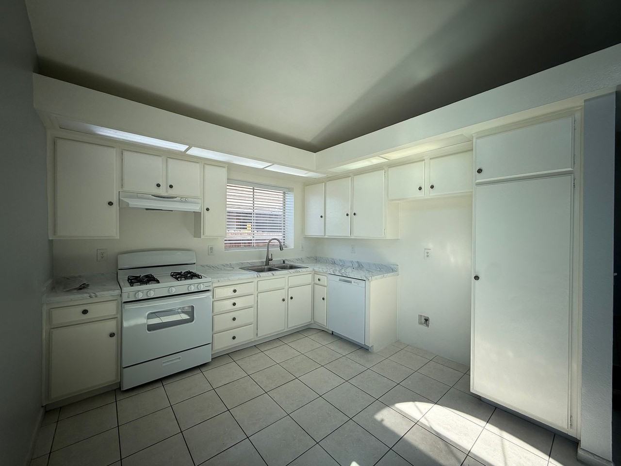 5114 Sunburst Dr - Photo 5 of 16