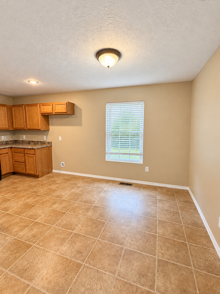 4435 E Chipmunk Ln - Photo 3 of 15