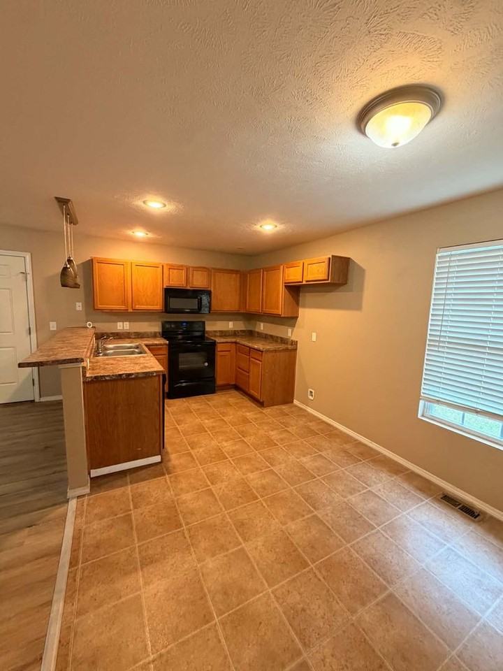 4435 E Chipmunk Ln - Photo 4 of 15