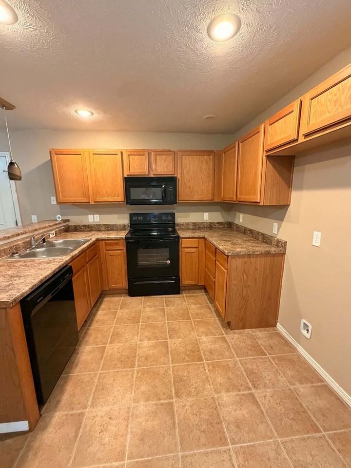 4435 E Chipmunk Ln - Photo 6 of 15