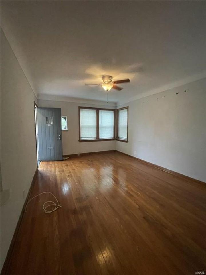 5031 Oleatha Ave - Photo 2 of 8