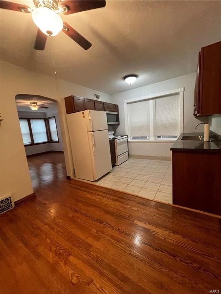 5031 Oleatha Ave - Photo 3 of 8