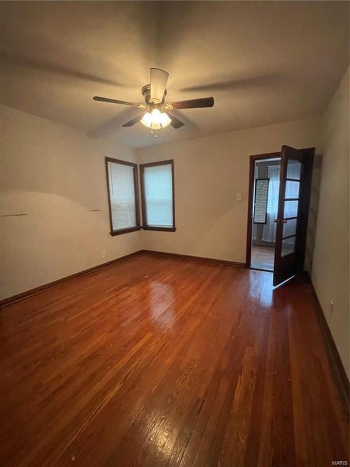 5031 Oleatha Ave - Photo 5 of 8