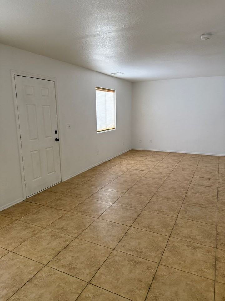 196 S Picacho Heights Rd - Photo 2 of 15
