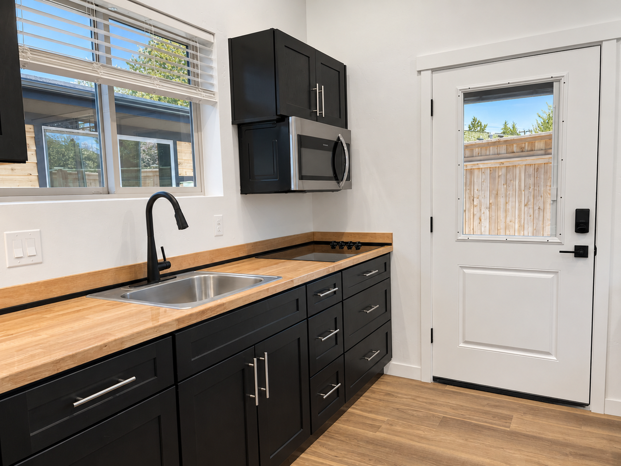2018 Sw Reindeer Ave - Photo 2 of 15