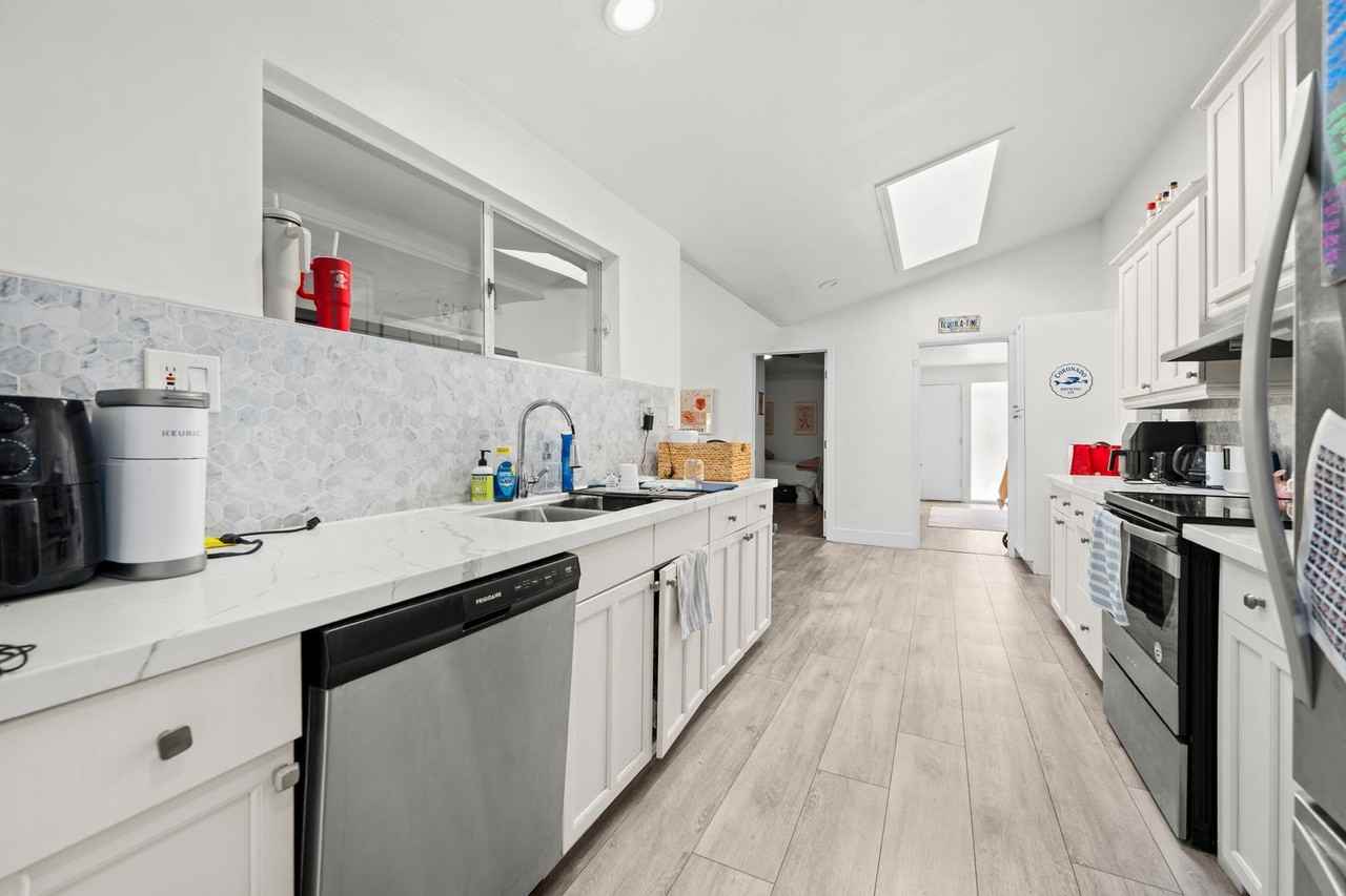 5332 Redding Rd - Photo 3 of 34