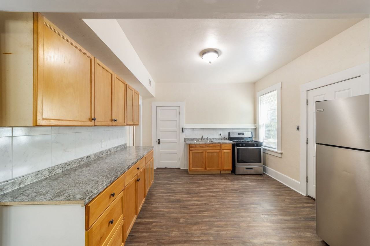 1022 Nw 3rd Ave - Photo 3 of 21