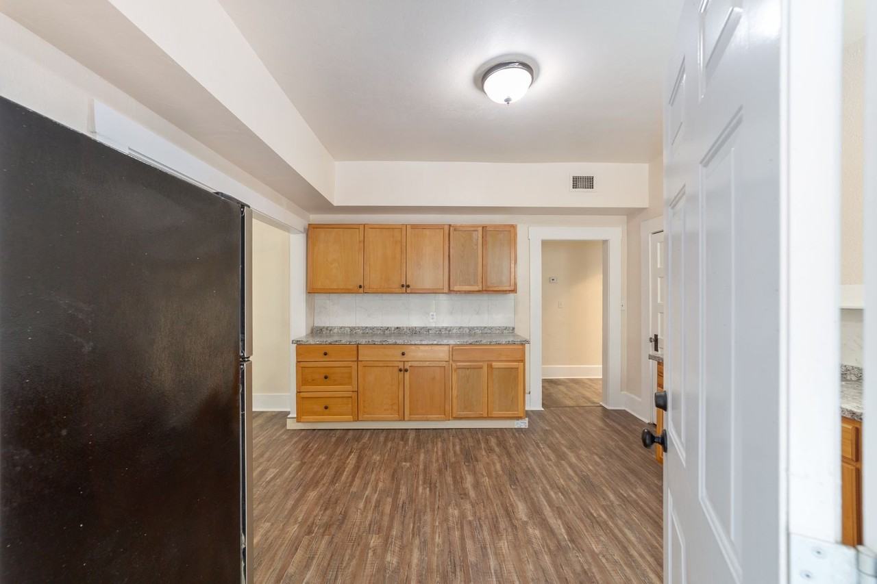 1022 Nw 3rd Ave - Photo 5 of 21