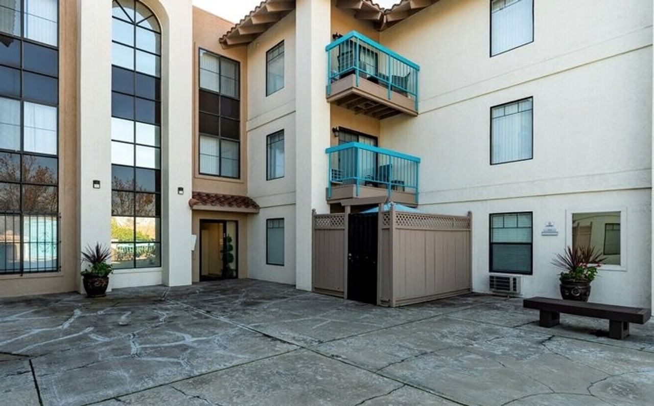 1p718 - Santos Plaza Apartments - Photo 4 of 12