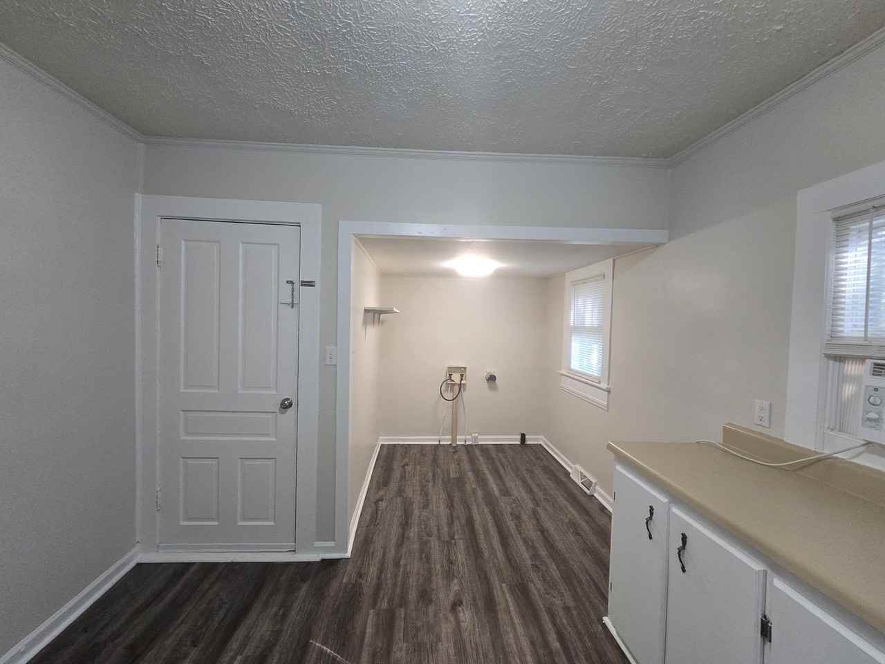 3844 Green Point Dr - Photo 4 of 10