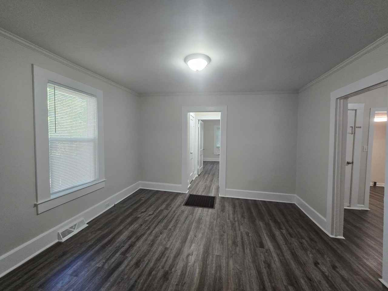 3844 Green Point Dr - Photo 5 of 10