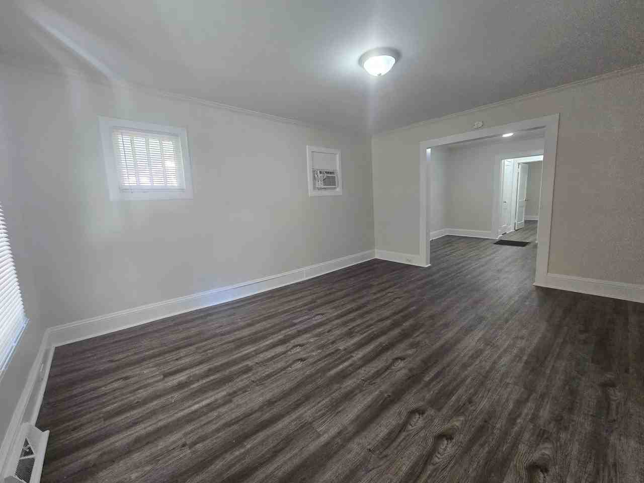 3844 Green Point Dr - Photo 7 of 10