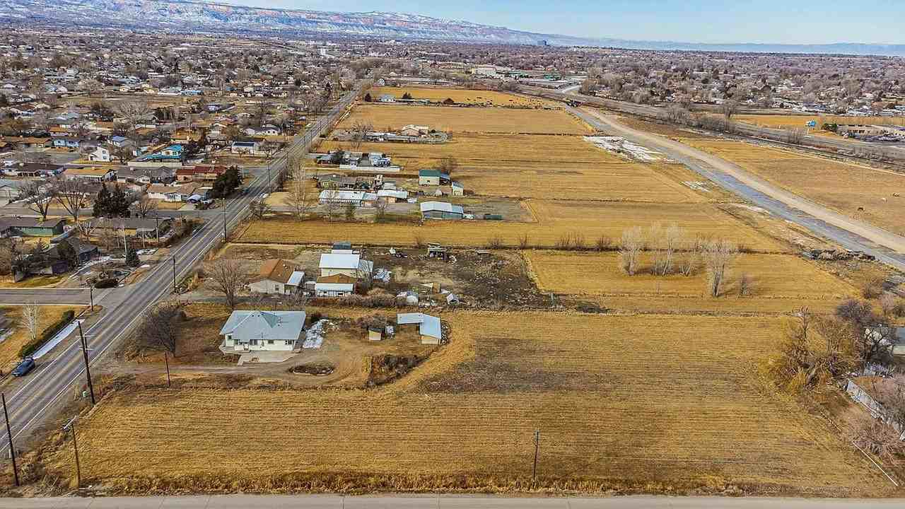 3098 E Rd - Photo 2 of 26