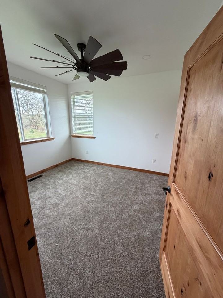 38797 Griggs Dr - Photo 2 of 12