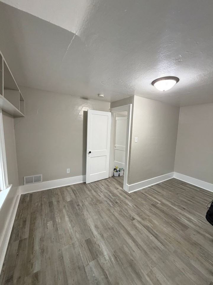 512 5th St Se - Photo 4 of 14