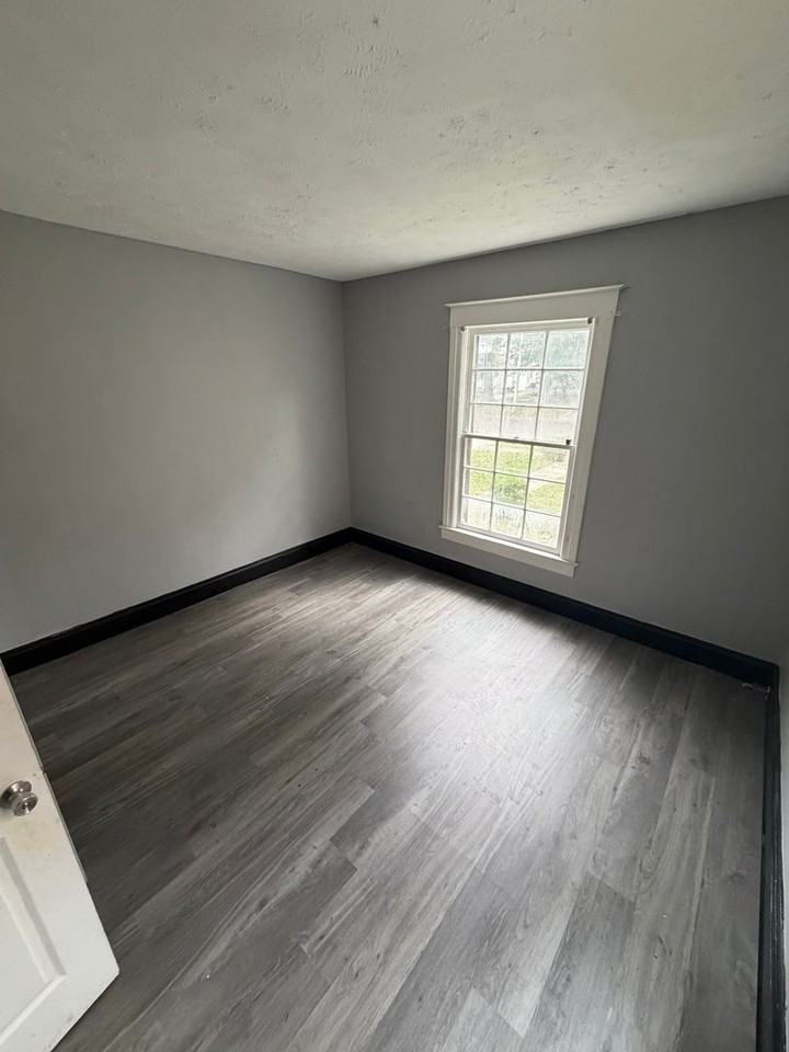 541 W Vine St - Photo 4 of 7