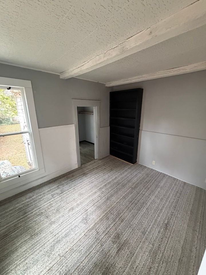 541 W Vine St - Photo 5 of 7