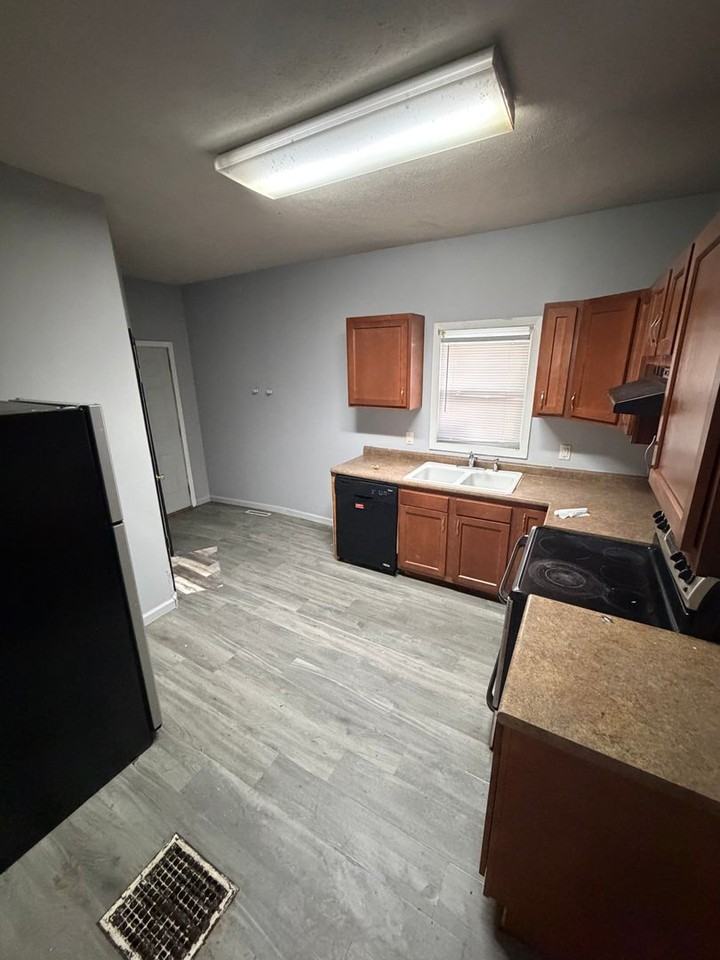 541 W Vine St - Photo 6 of 7