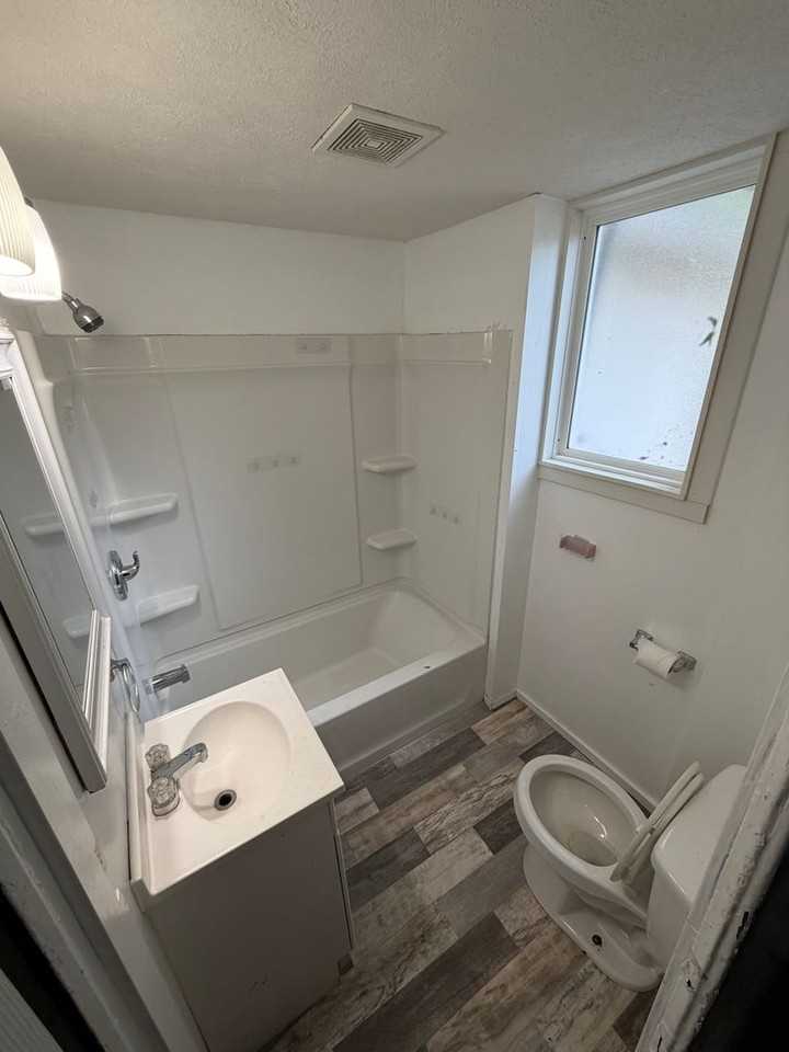 541 W Vine St - Photo 7 of 7