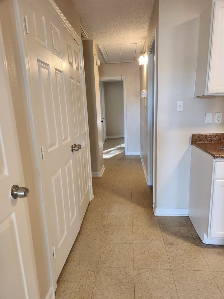 1722 N 35th St - Photo 4 of 12