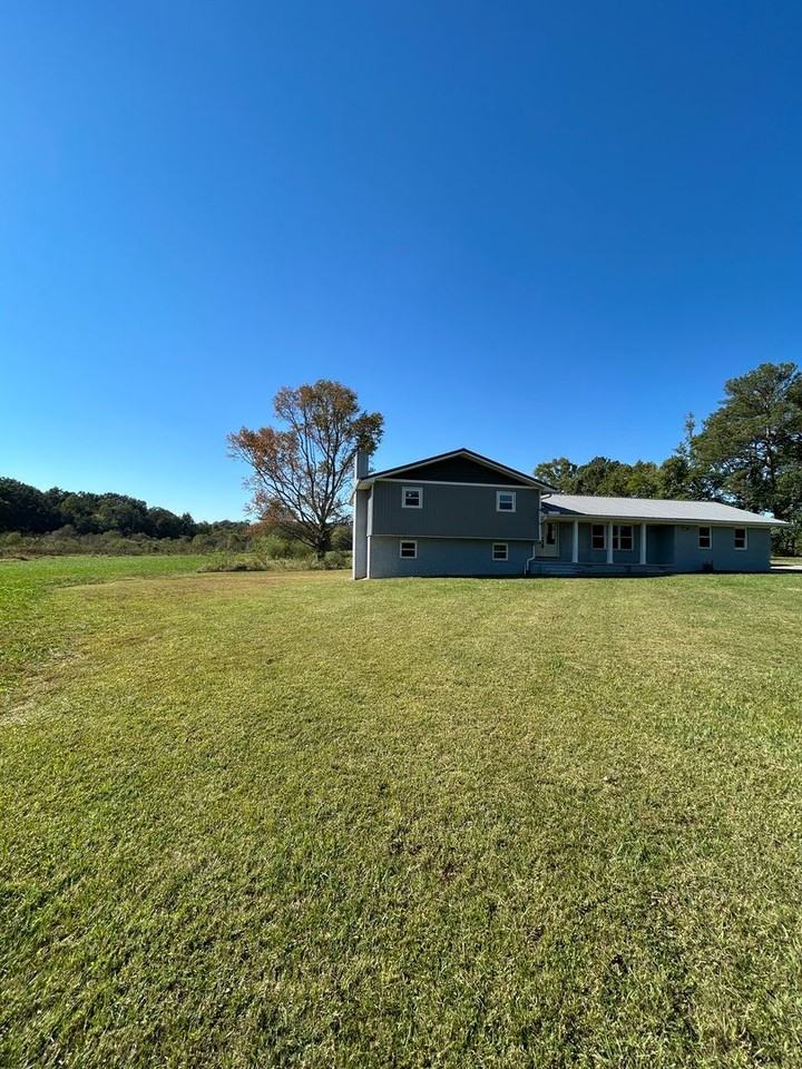 1064 Humbard Rd Se - Photo 2 of 42