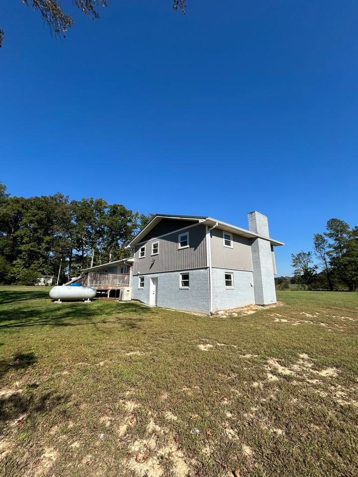 1064 Humbard Rd Se - Photo 4 of 42