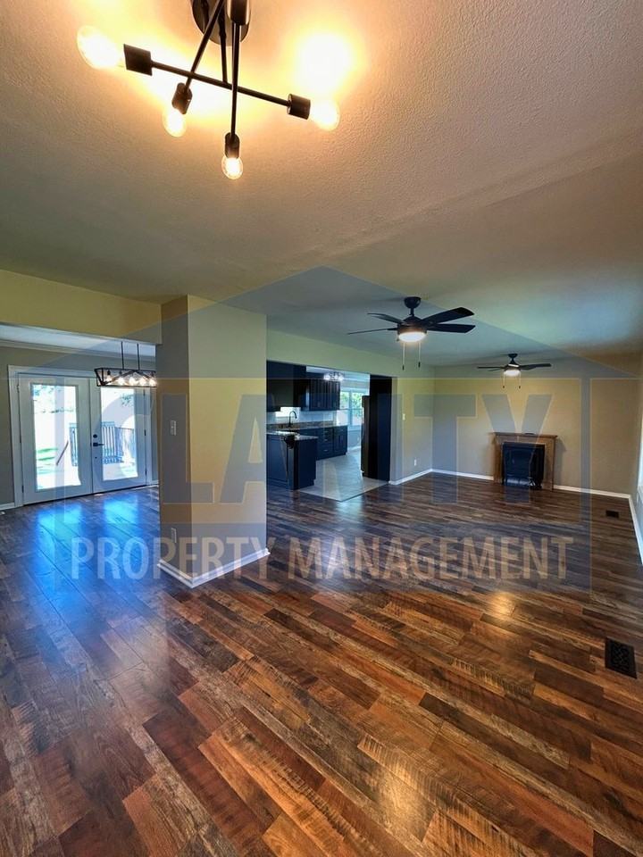 1064 Humbard Rd Se - Photo 7 of 42