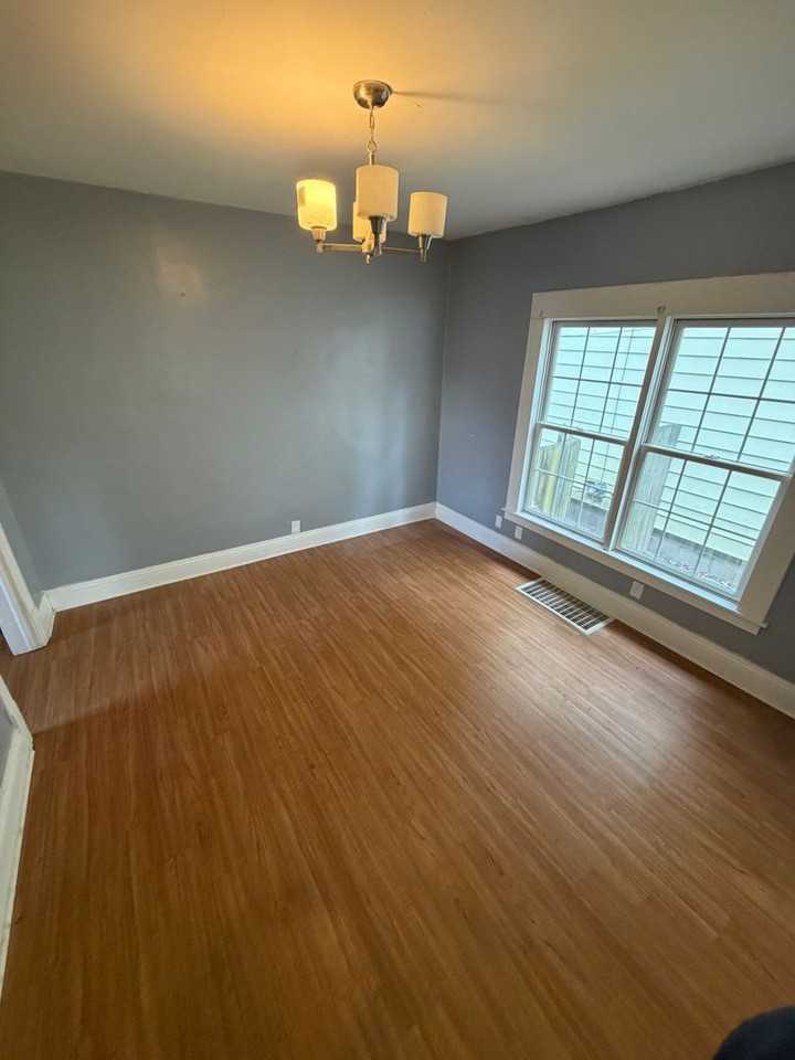 252 N English Ave - Photo 4 of 10