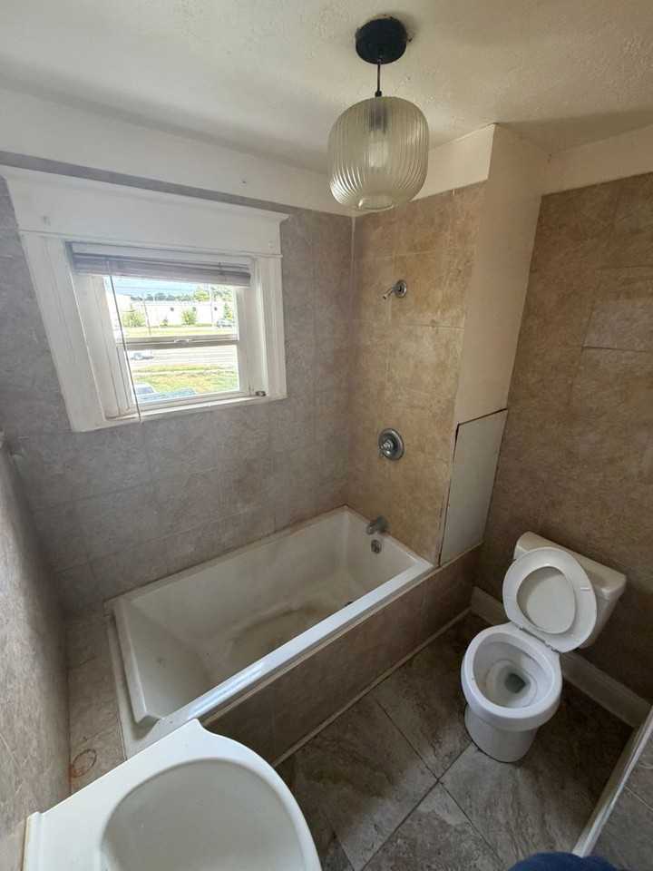 252 N English Ave - Photo 7 of 10
