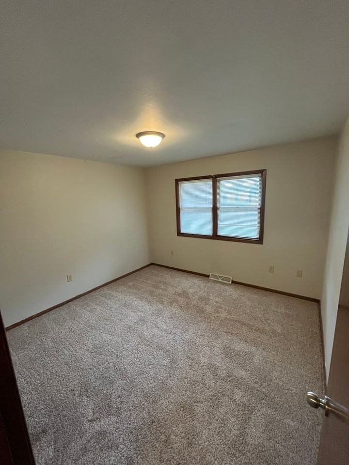 1507 Starview Dr - Photo 4 of 7