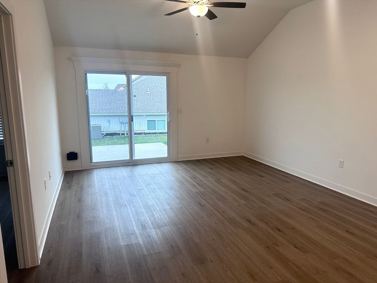 3728 Nw 93rd St - Photo 3 of 24