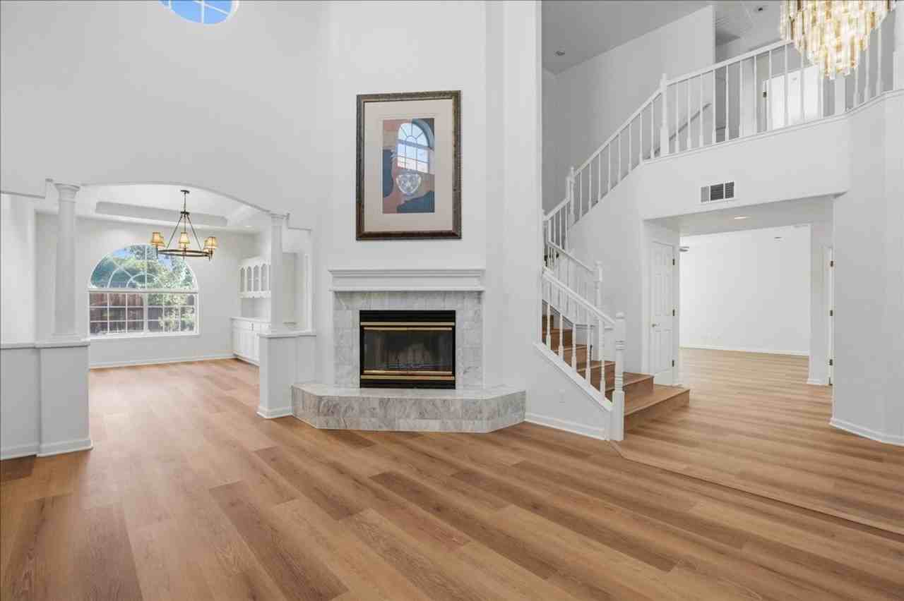 3241 Curlew St - Photo 4 of 36