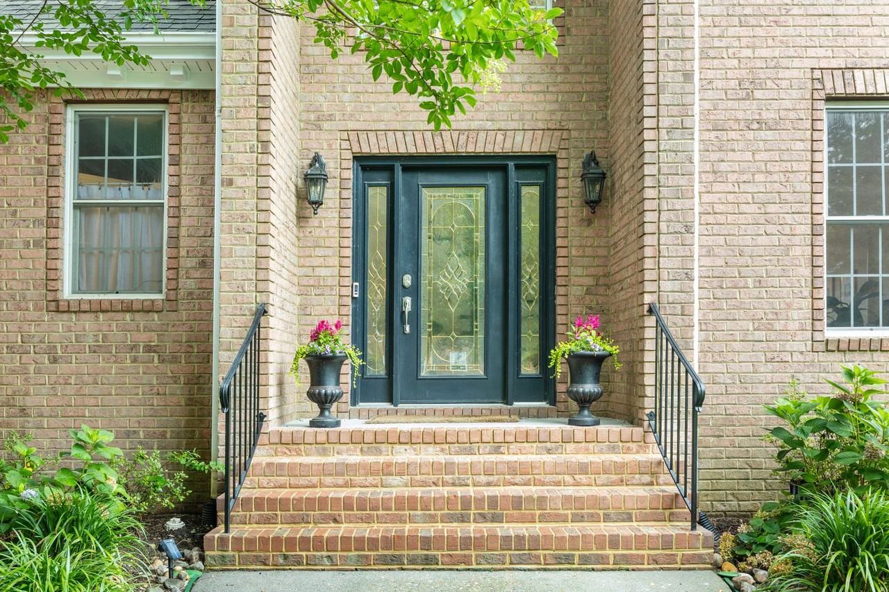 1817 Capel Manor Way - Photo 2 of 50