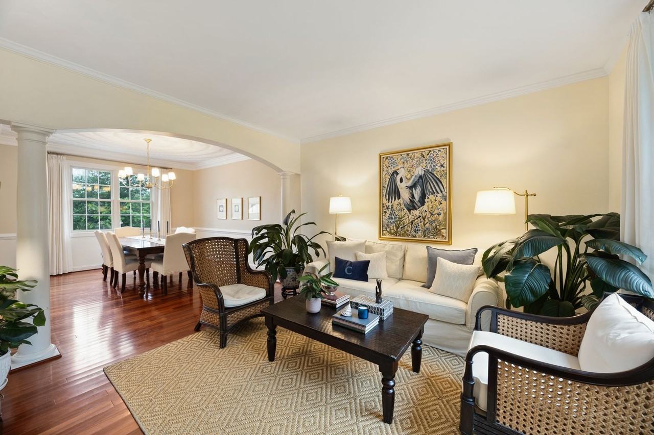 1817 Capel Manor Way - Photo 7 of 50