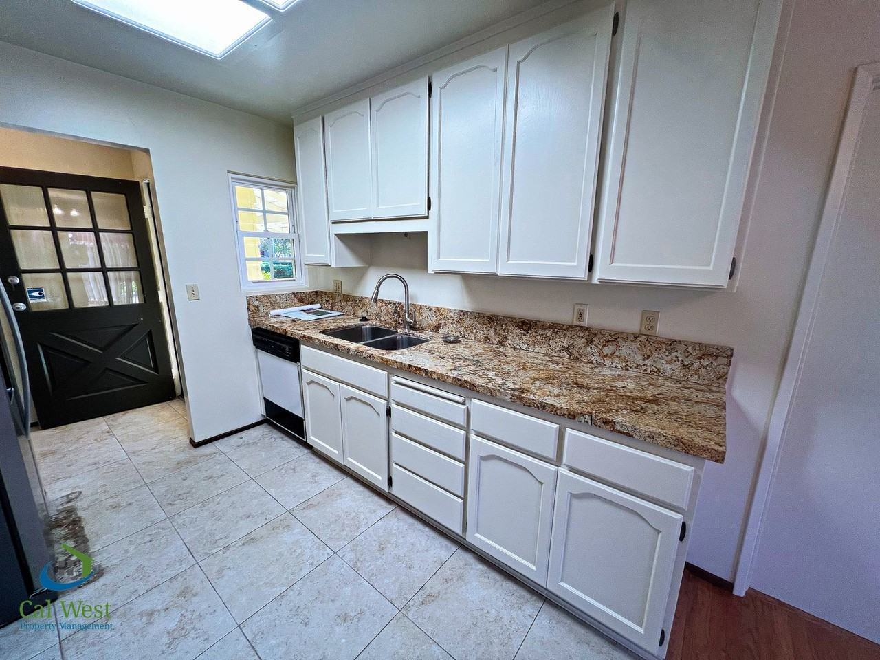 715 W Knickerbocker Dr - Photo 3 of 30