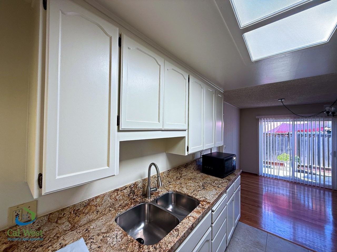715 W Knickerbocker Dr - Photo 4 of 30