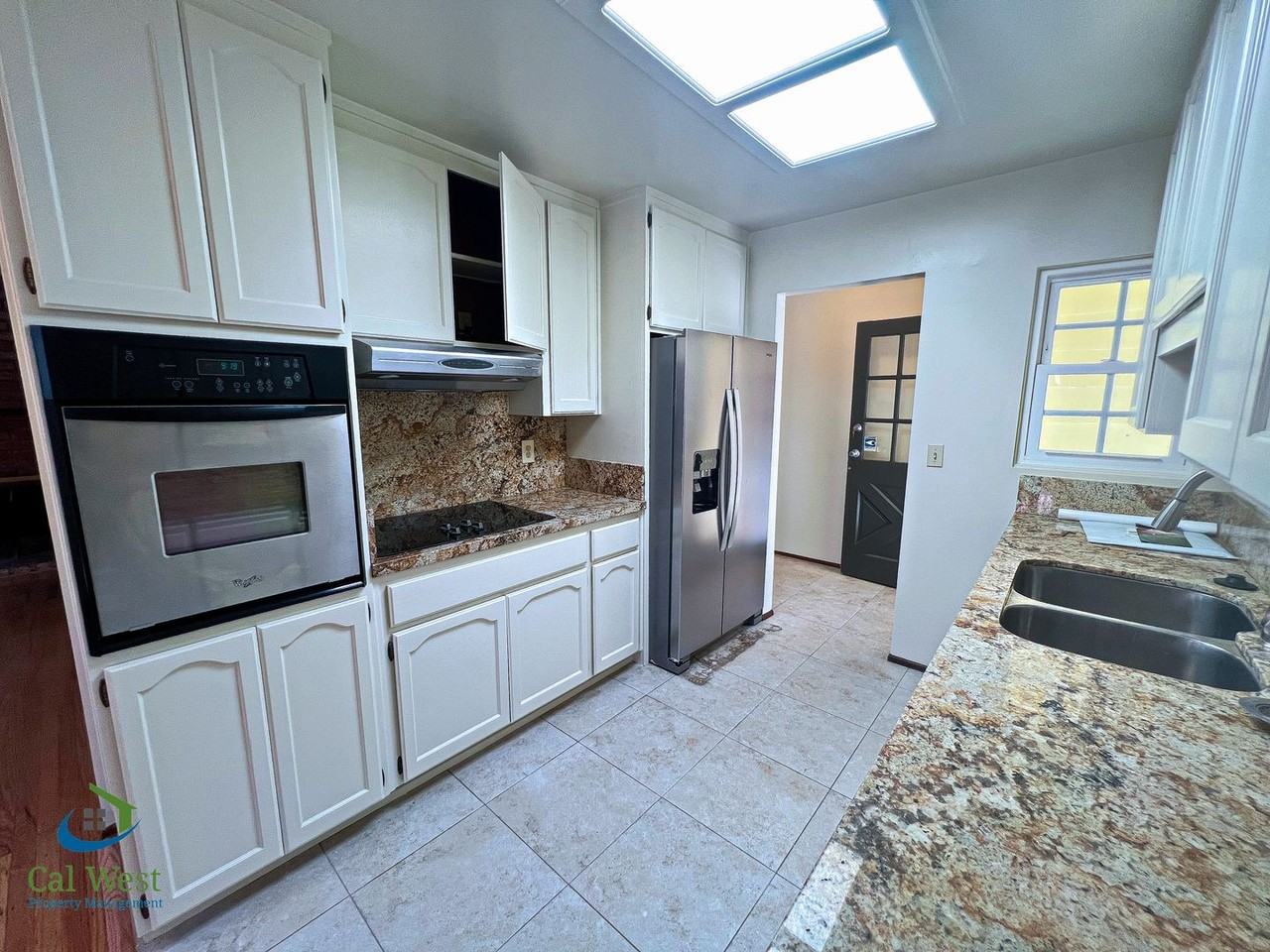 715 W Knickerbocker Dr - Photo 7 of 30