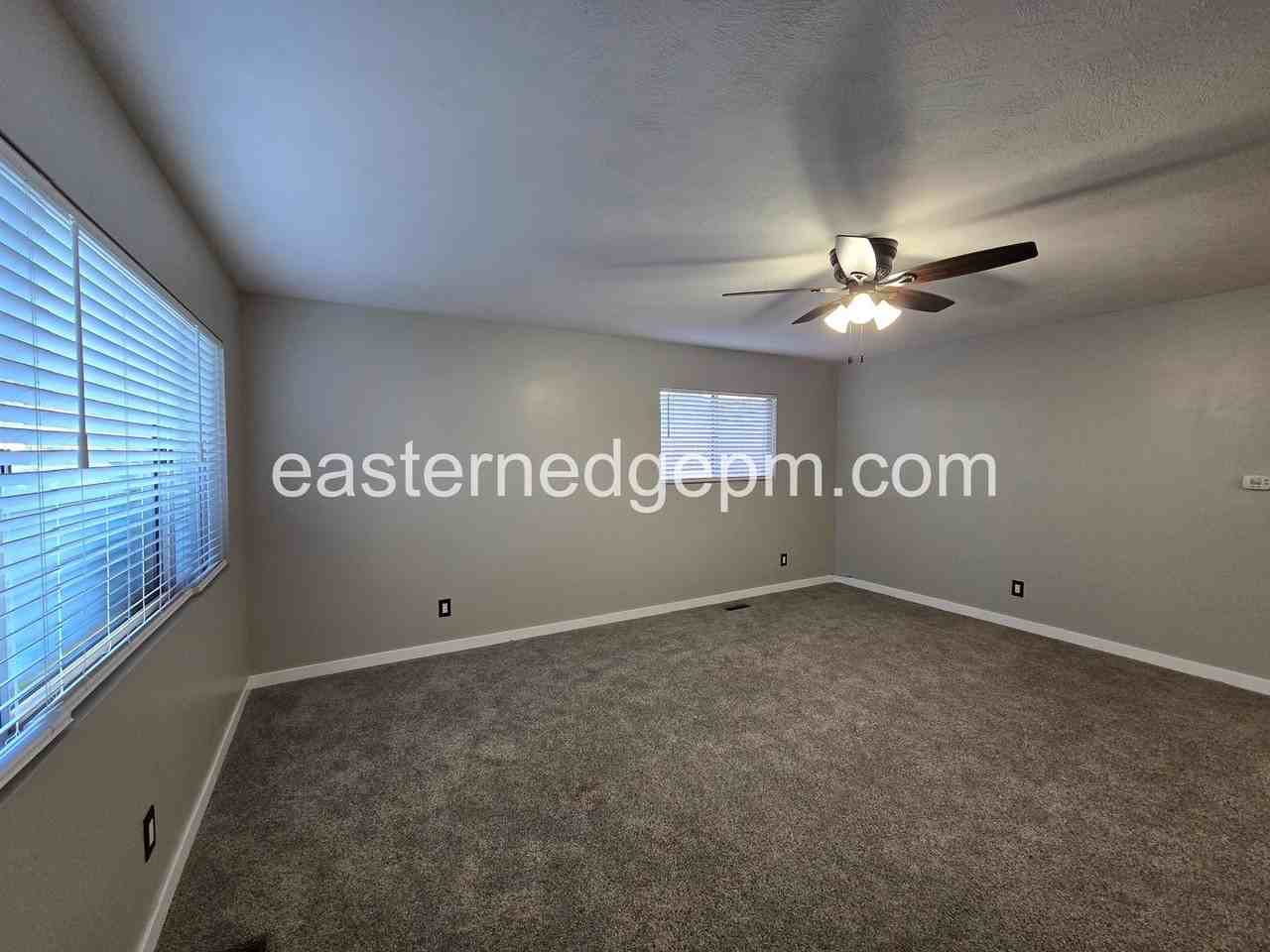 568 Nw 3rd St - Photo 4 of 34