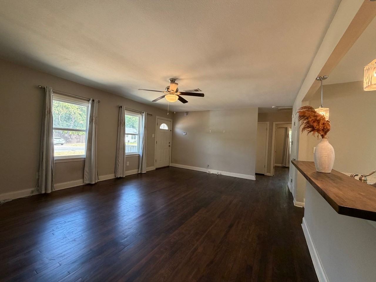 4509 Blackstone Dr - Photo 3 of 21