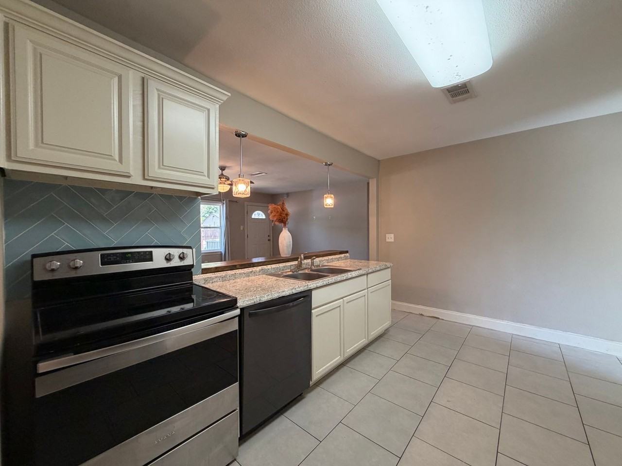 4509 Blackstone Dr - Photo 6 of 21