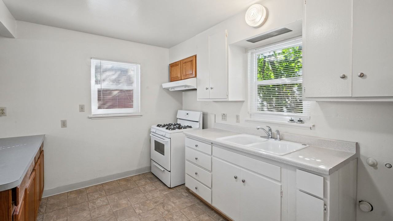 940 Ohio St - Photo 3 of 8