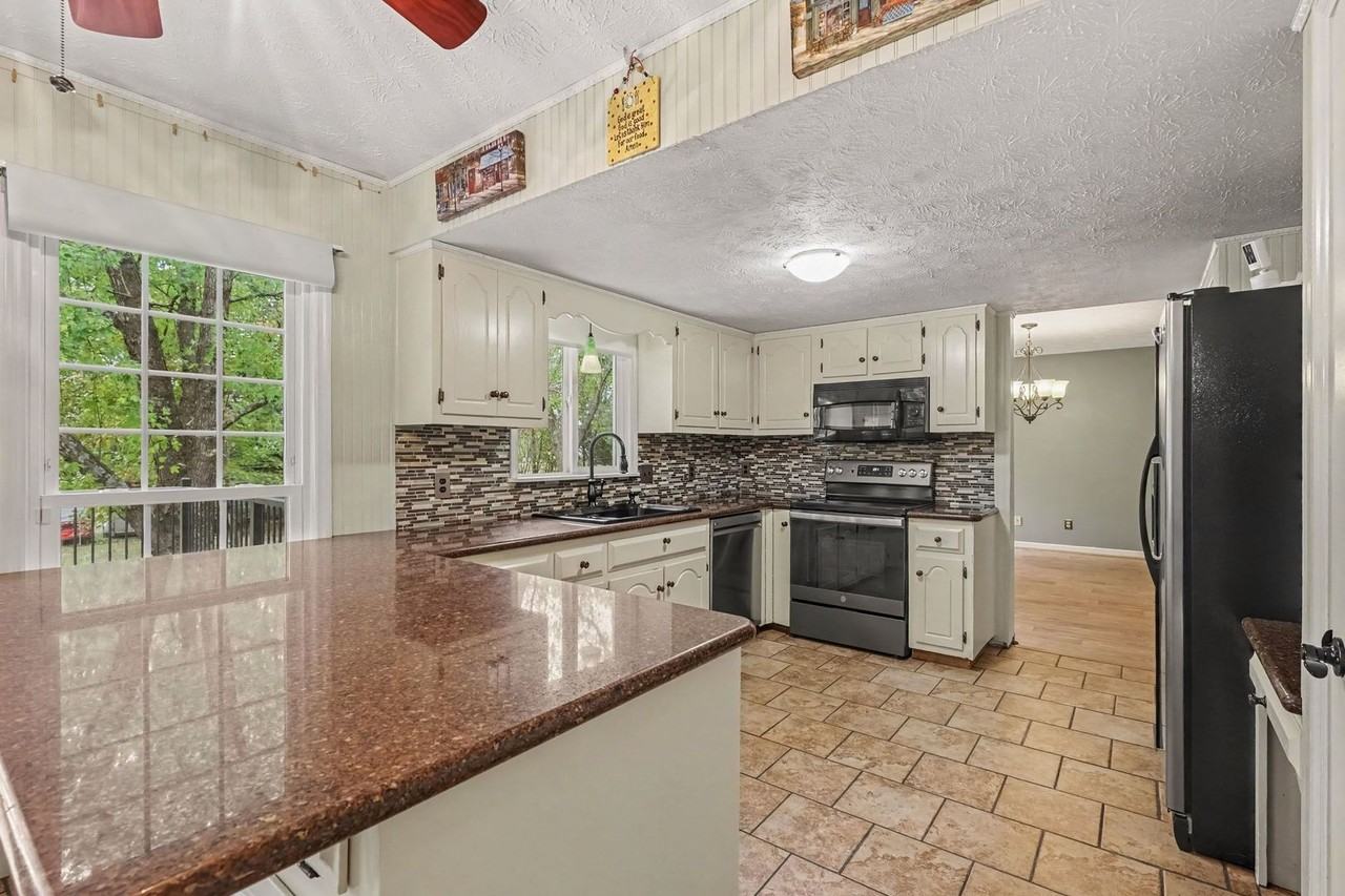150 Ridgeview Dr - Photo 4 of 34