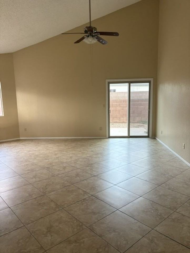 9280 N Hampshire Dr - Photo 2 of 12