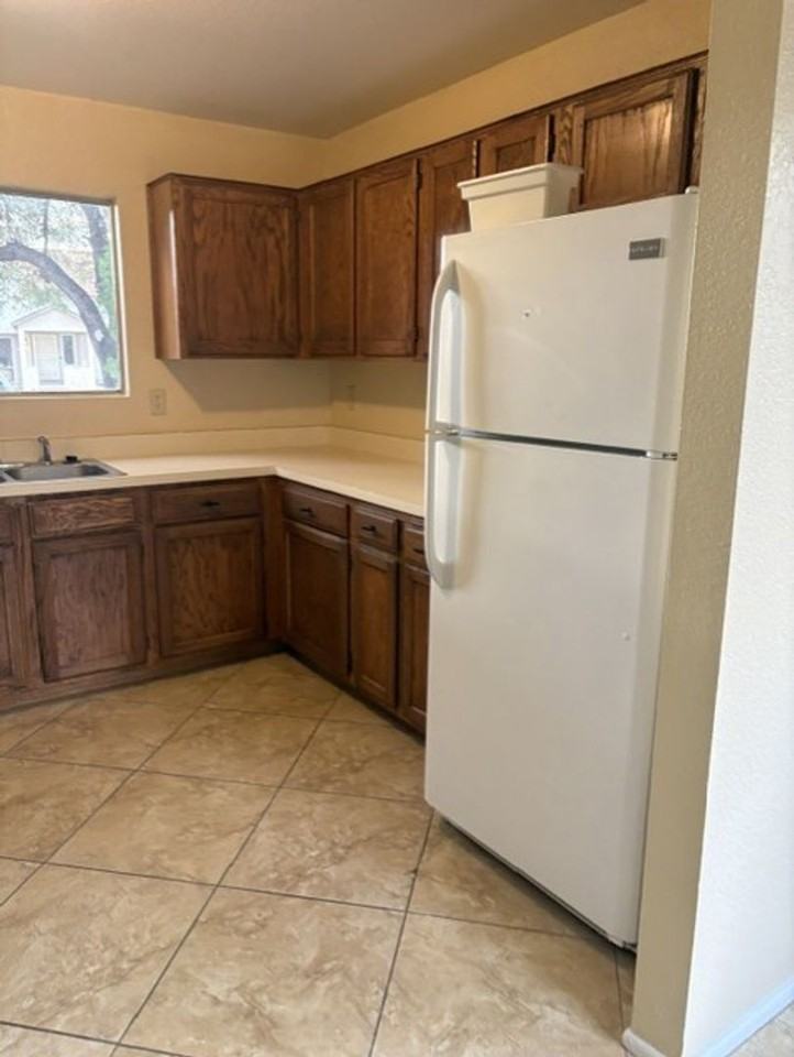 9280 N Hampshire Dr - Photo 4 of 12