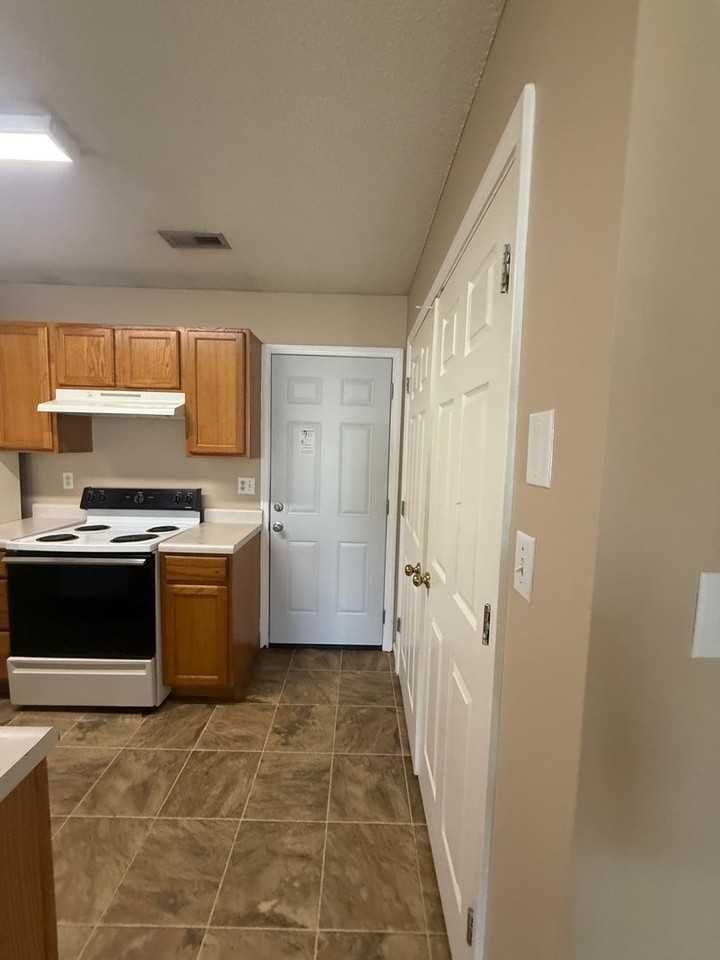 5101 Geyser Blvd #5101 - Photo 6 of 11