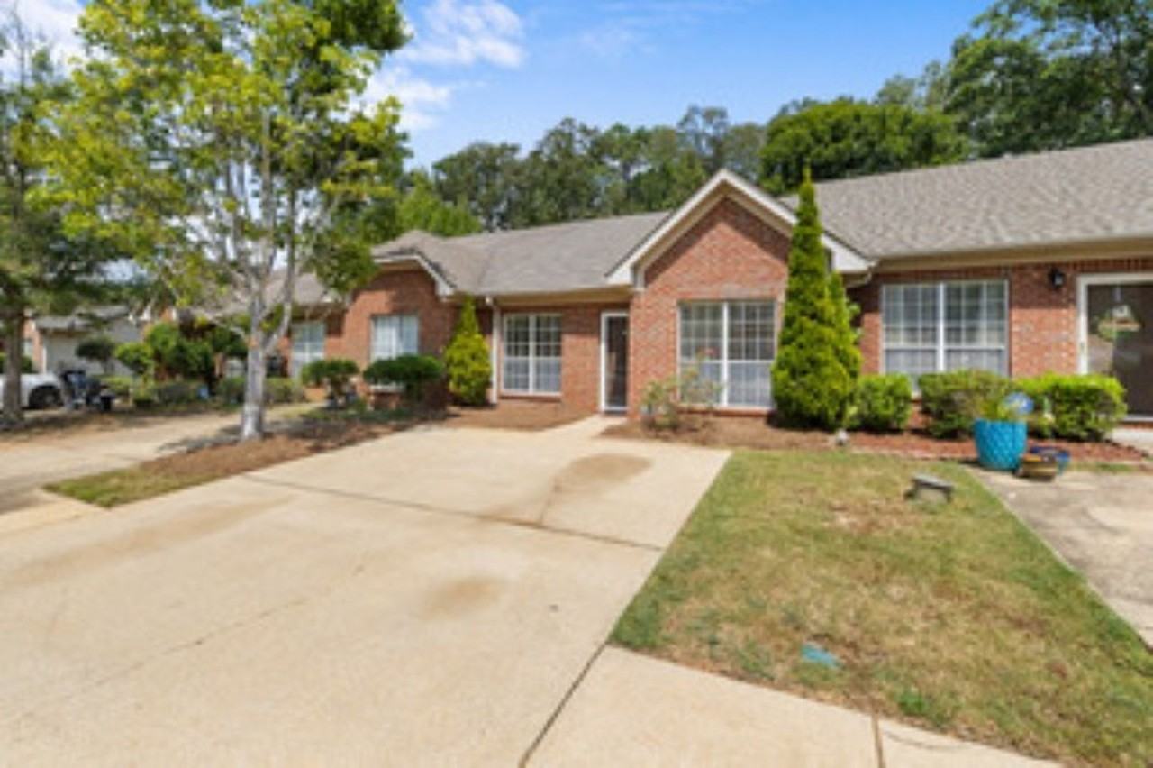 2791 Southwood Ln - Photo 2 of 21