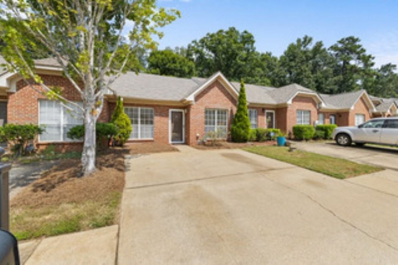 2791 Southwood Ln - Photo 3 of 21