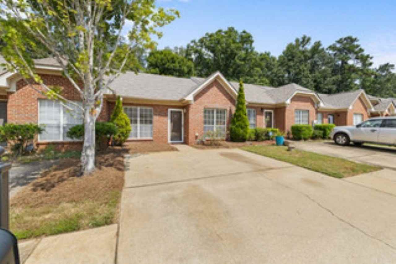 2791 Southwood Ln - Photo 4 of 21