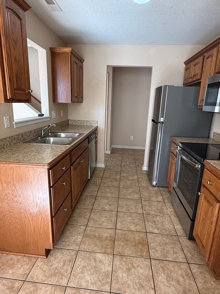 2408 Brooke Bnd - Photo 4 of 12